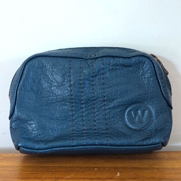 Wanderer's Travel Co Azzurra Pebbled Leather Bronte Bucket Crossbody Bag EUC - Picture 11 of 14